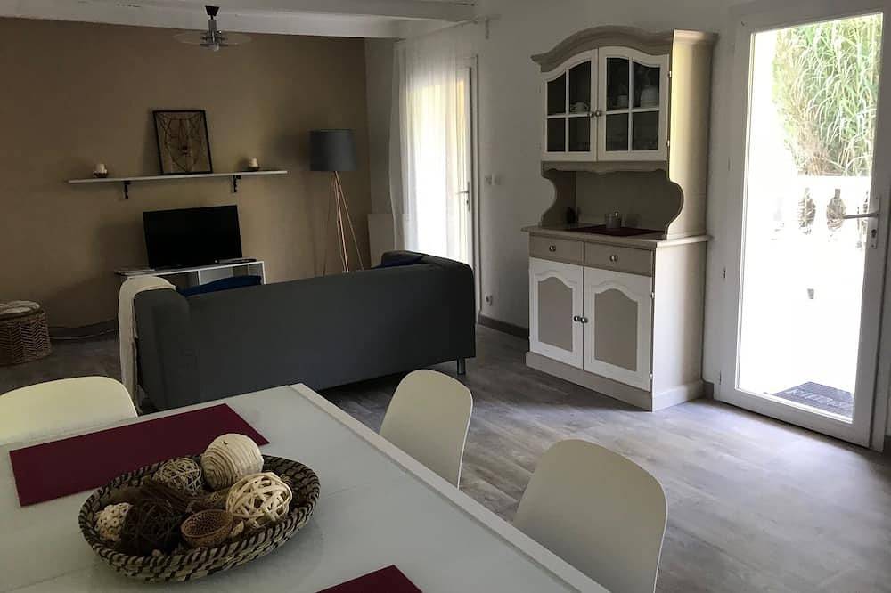 Appartement entier, Gréoux les Bains, gite de 50 m2 classé 3* en rdc de villa in Saint-Julien, Région de Brignoles