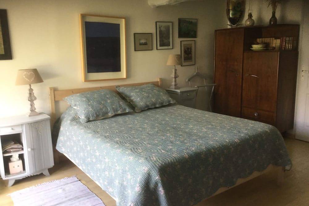 Appartement entier, Studio installé dans une grange typique du Causse du Quercy pres de Rocamadour. in Calès (Midi-Pyrénées), Parc Naturel Régional des Causses du Quercy