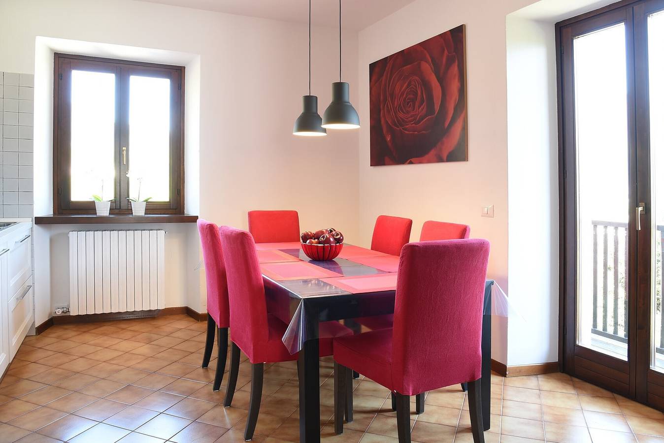 Appartamento intero, Spazioso ed elegante appartamento per vacanze "Mandorlo" con balcone e aria condizionata in Ceole, Riva del Garda