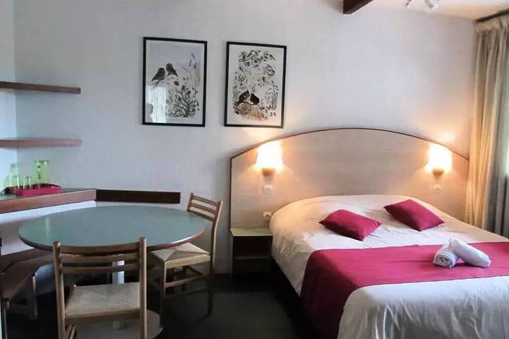 Location de vacances pour 6 personnes, avec terrasse à Parent