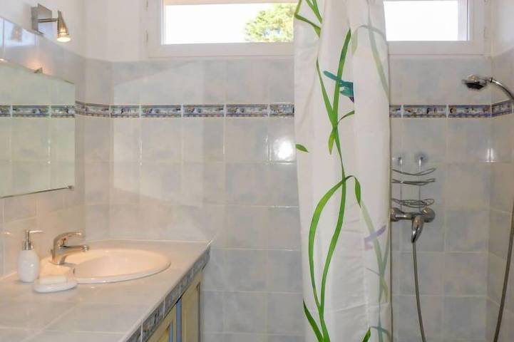 Gîte pour 4 personnes, avec terrasse et balcon/terrasse dans Office De Tourisme De Saint Cyr Sur Mer - 3