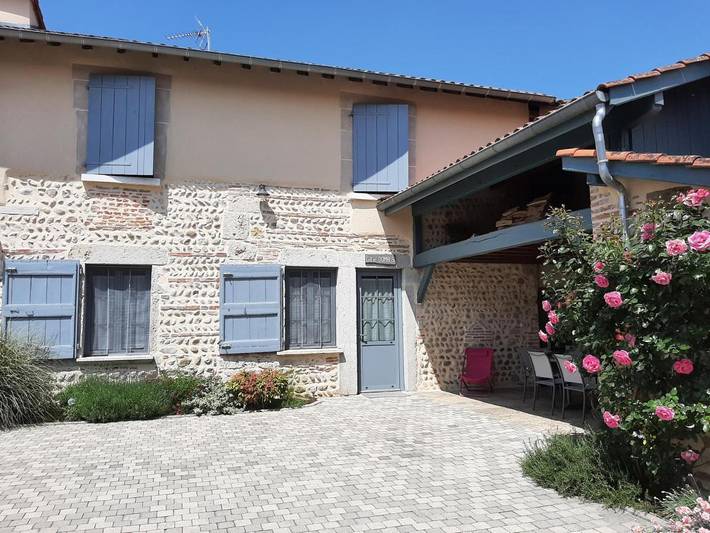 Location de vacances pour 8 personnes, avec Terrasse à Pérouges