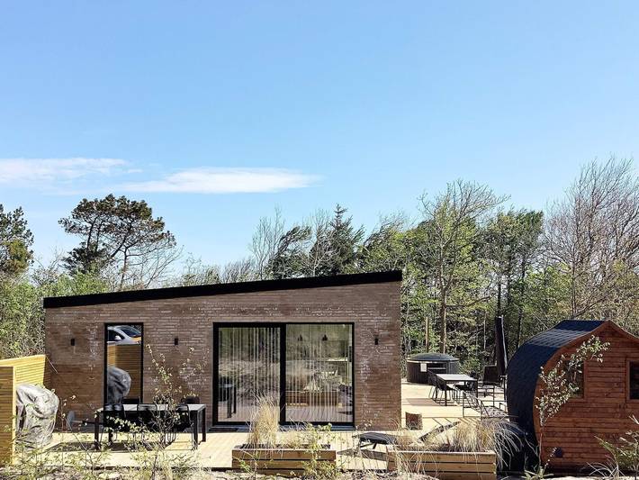 Ferieudlejning for 8 personer, med Terrasse og Sauna i Agger