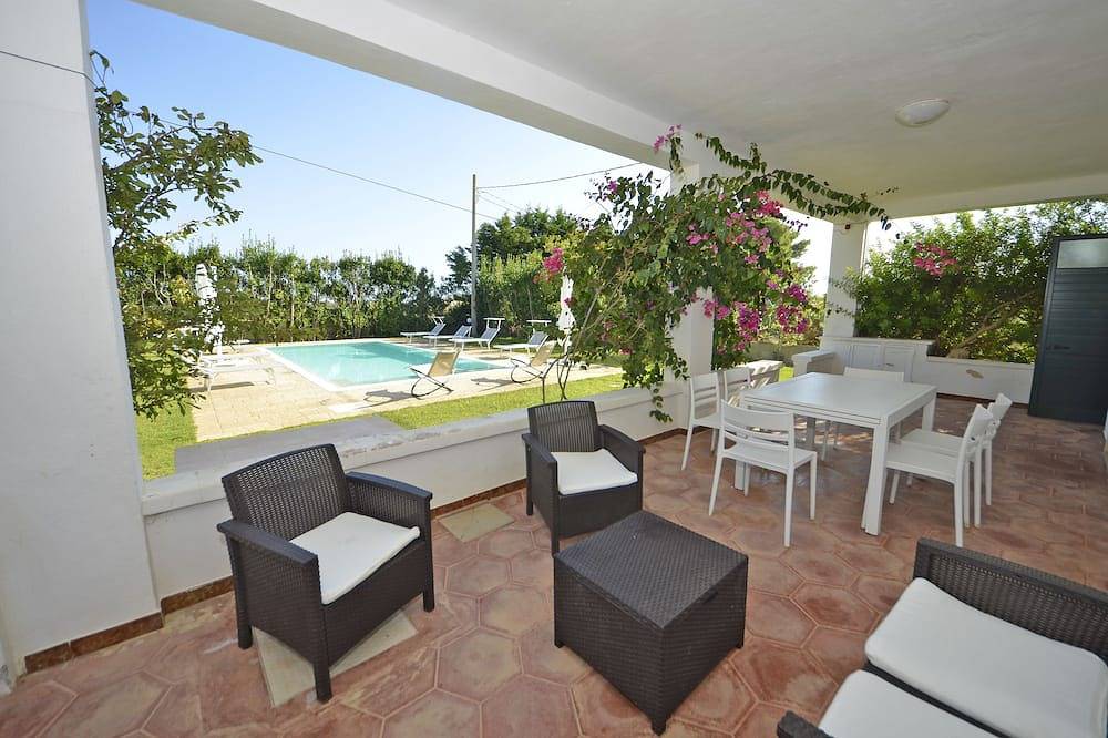 Villetta Iaculizzi with swimming pool in Salve, Golfo de Tarento