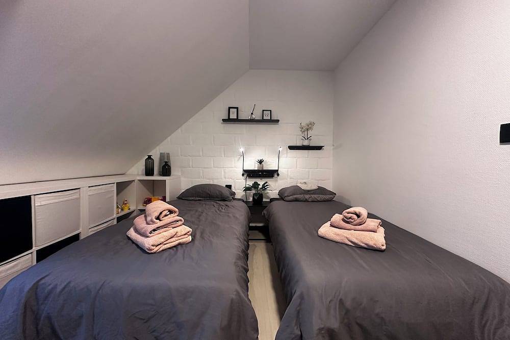 Geheel appartement, Chalet in ’t bos – gezin, wandelroutes & Hs wifi, Houthalen, Genk in Houthalen, Houthalen-Helchteren