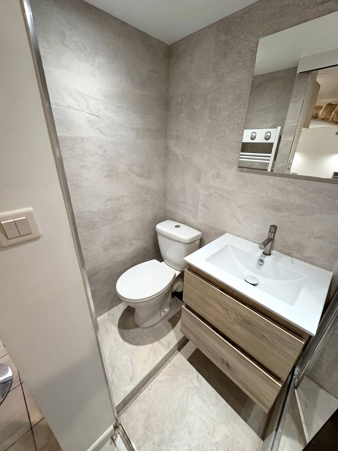 Studio entier, Studio moderne à Fayence - 22 m² avec vue in Fayence, Région de Draguignan