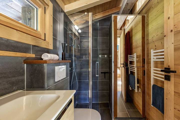 Gîte pour 2 personnes, avec jardin ainsi que sauna et terrasse dans Les Bossons - 3