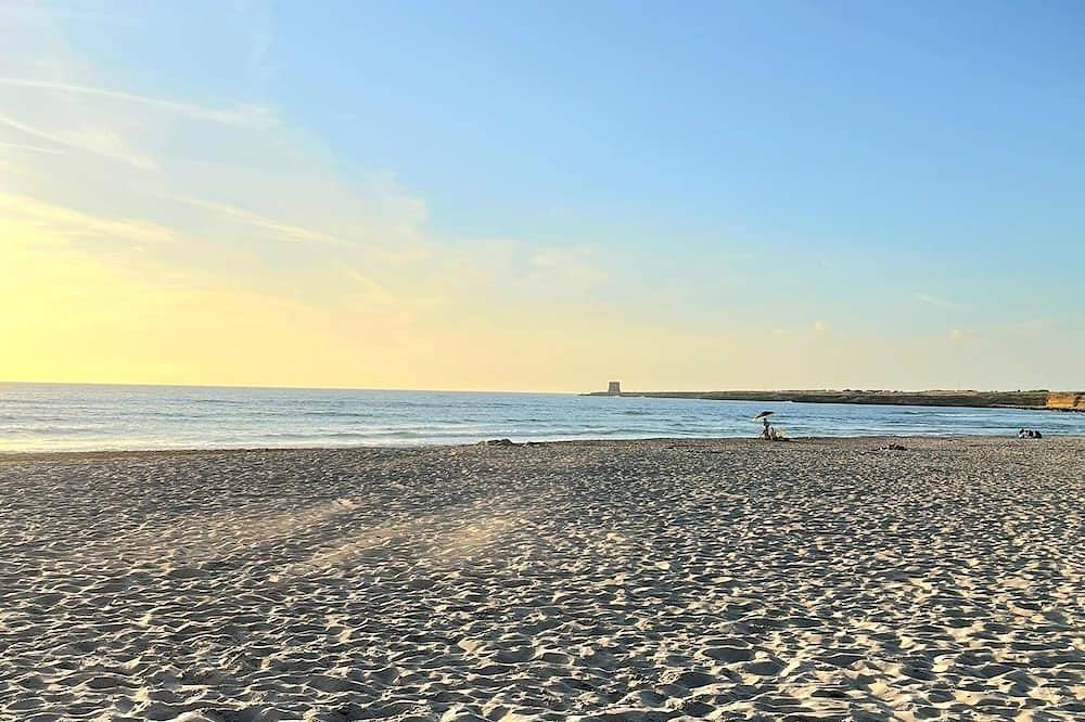 New and central B&B, near Falcone and Borsellino Airport, 5 minutes from the sea in Cinisi, Palermo Province