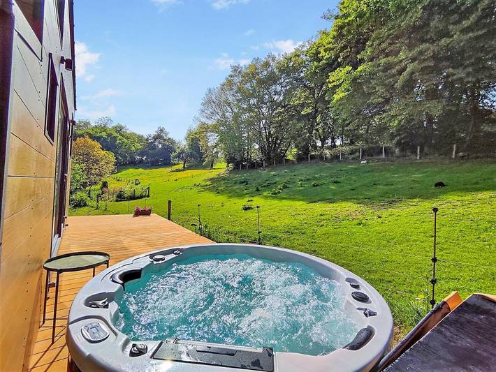 Location de vacances pour 3 personnes, avec jacuzzi ainsi que terrasse et jardin dans Redu - 2