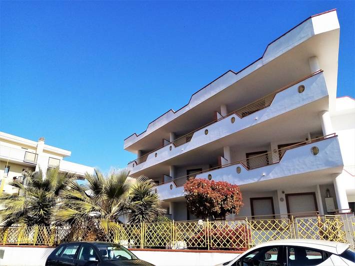 Baita per 6 persone, con balcone/terrazza, con animali domestici in Villa Rosa