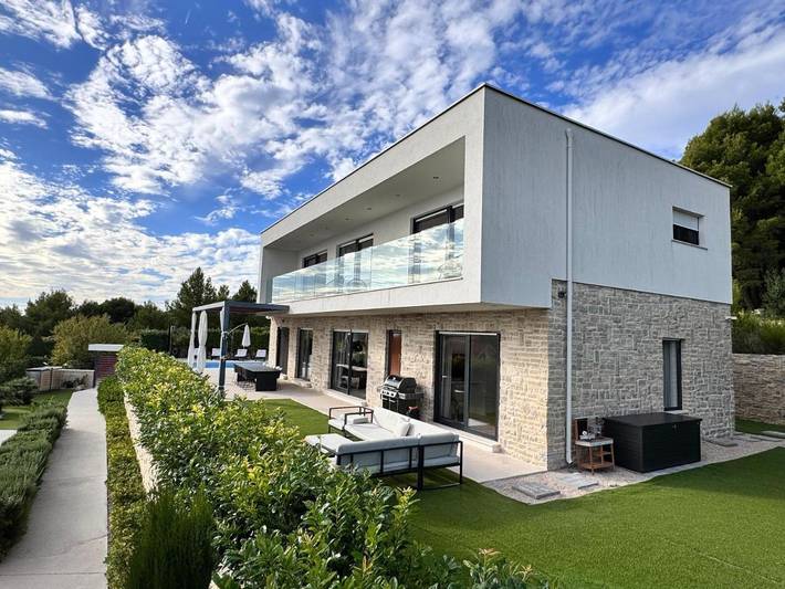 Villa pour 8 personnes, avec vue ainsi que piscine et jardin, animaux acceptés à Tribunj - 3
