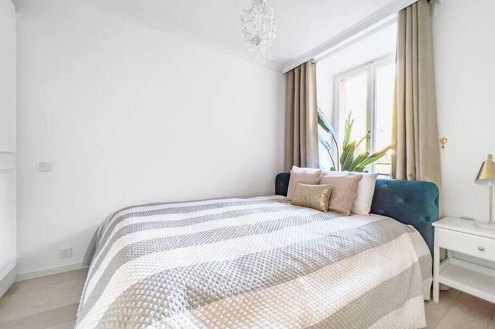 Ganze Wohnung, Chic 2 bedroom apartment near Chillion castle in Veytaux, Genfer See