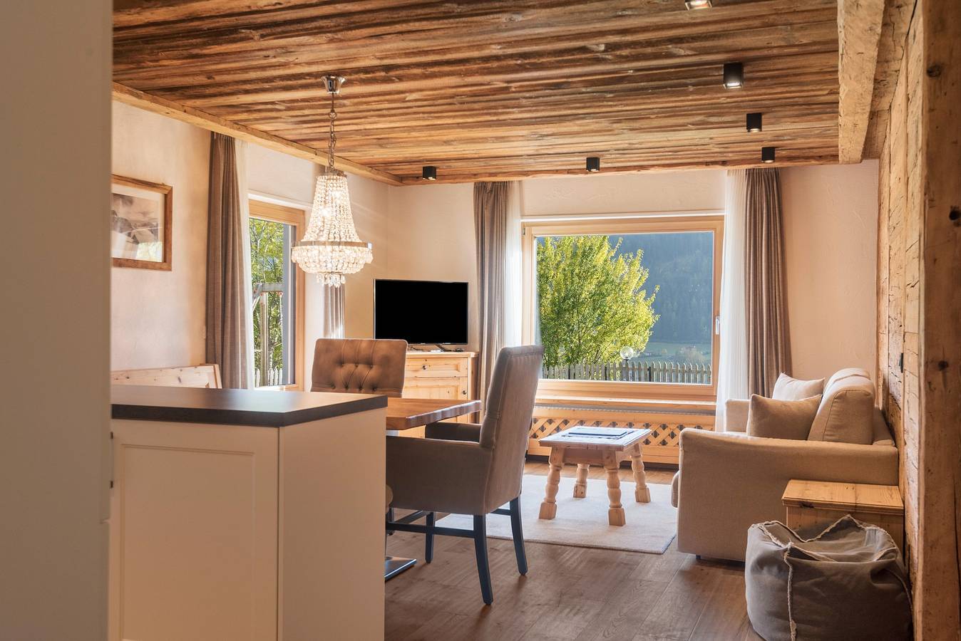 Ganze Wohnung, Ferienwohnung 'Cesa Sassela Relax' mit Bergblick, Sauna, Pool, Garten, Balkon & Wlan in St. Ulrich in Gröden, Dolomiti Superski