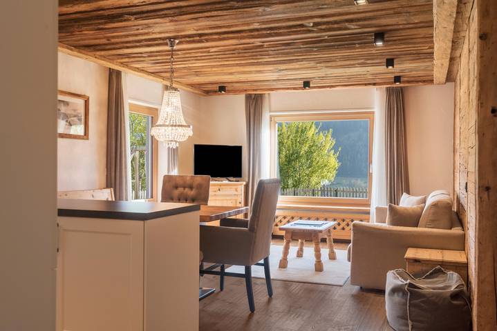 Appartamento intero, Appartamento 'Cesa Sassela Relax' con vista sulle montagne, sauna, piscina e giardino in Ortisei, Dolomiti Superski