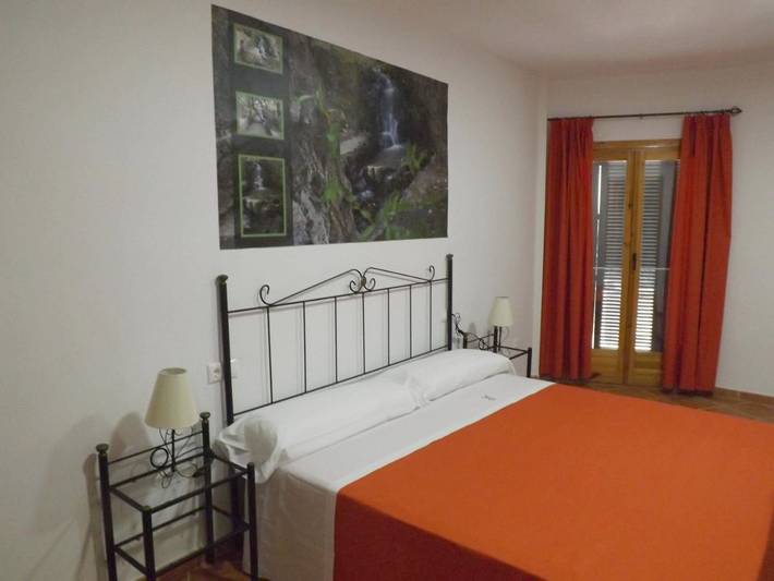 Alojamiento y desayuno para 2 personas, con Terraza y Jardín en Alpujarras