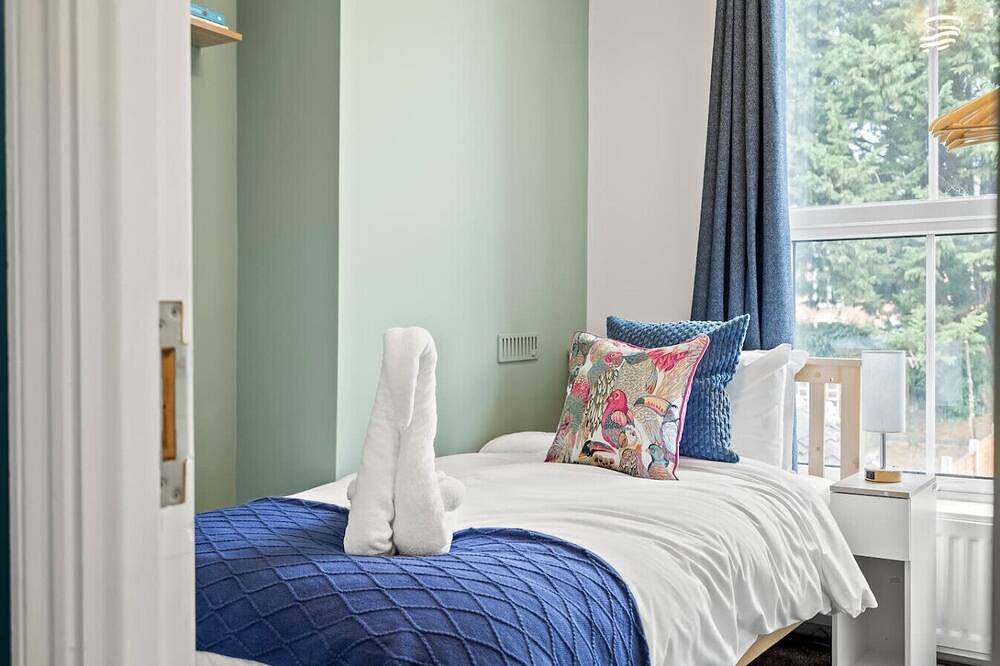 Victorian 5-Bed Home| Loft |Walk to City & Cricket in Worcester, Worcestershire