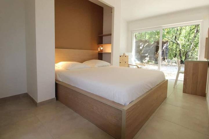 Location de vacances pour 6 personnes, avec jardin ainsi que jacuzzi et sauna à Labastide-de-Virac - 2