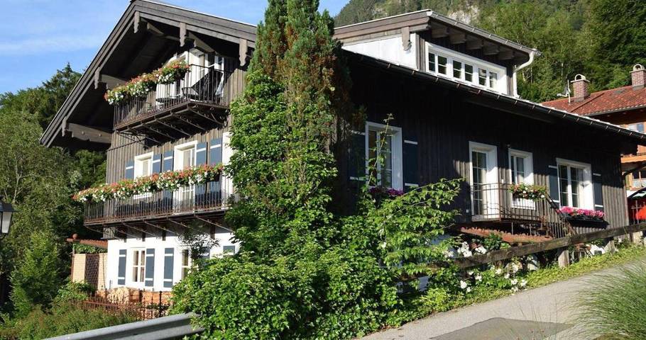Ferienwohnung für 3 Personen, mit Balkon und Terrasse sowie Garten