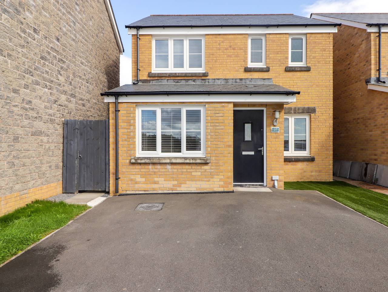 69 Ffordd Y Meillion in Llanelli, Carmarthenshire