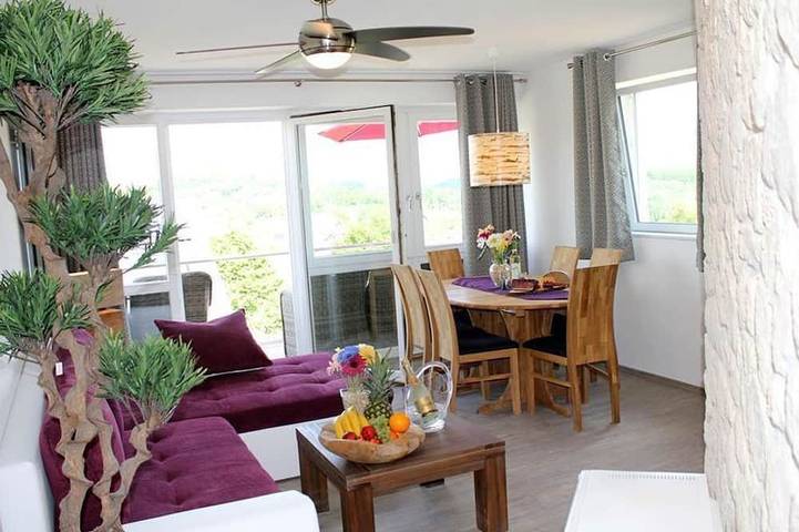 Ferienwohnung für 6 Personen, mit Balkon und Terrasse sowie Garten und Sauna in der Eifel