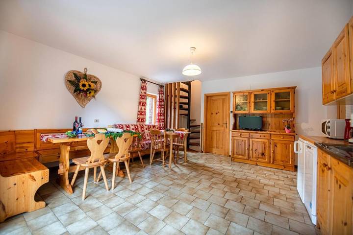 Gîte pour 8 personnes, avec vue et jardin, animaux acceptés à Rabbi - 4