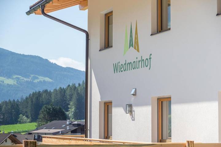 Ferienwohnung für 5 Personen, mit Balkon und Terrasse sowie Garten und Ausblick in Gais