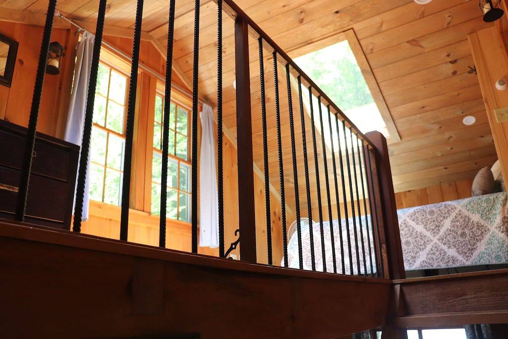 Creekside Camp. No Cleaning Fee. Relax in the Hot Tub Creekside - Vermont Style in Green Mountain National Forest