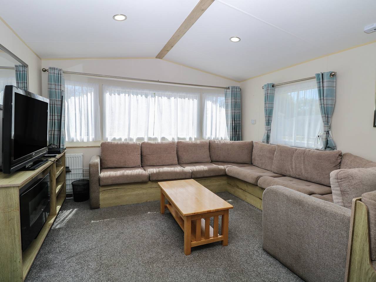 Caravan 325 in Waveney District, The Broads