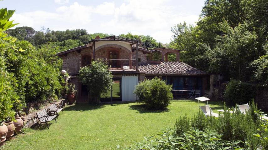Villa per 9 persone, con Balcone e Idromassaggio nonché Terrazza e Giardino a San Casciano in Val di Pesa