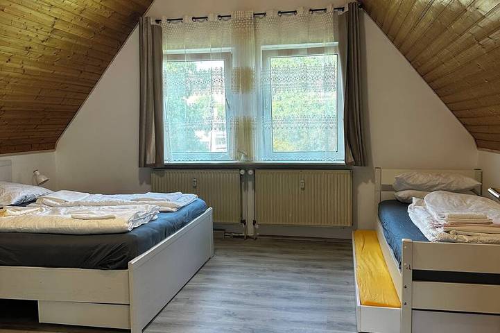 Appartement entier, Large 4-room apartment in the center of Heidingsfeld, balcony, self-check-in, 8 guests in Würzburg, Région viticole de Franconie