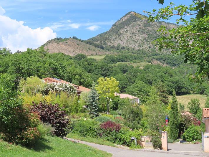 Gîte pour 6 personnes, avec jardin ainsi que terrasse et piscine dans Hautes-Alpe - 2