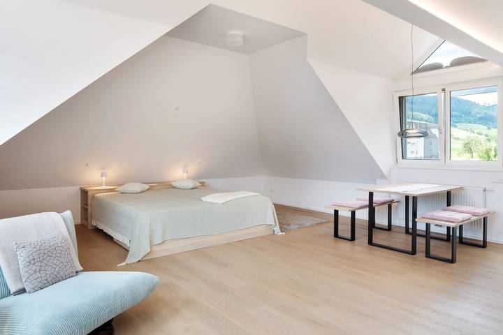 Hel lägenhet, Holiday Apartment 'Hörnleberg' with Mountain View, Private Terrace & Wi-Fi in Gutach im Breisgau, Südschwarzwald
