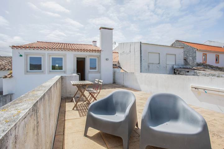 Apartamento entero, Apartamento 'Casa "O Chafariz"' con vistas a la montaña, piscina privada y terraza compartida in Amoreira, Leiria District