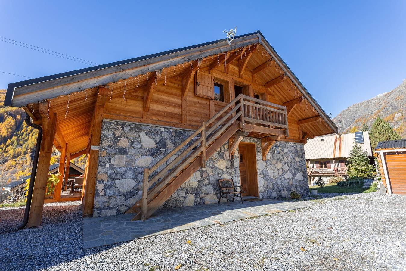Apartamento entero, Chalet 'Le Chastel' con vistas a la montaña, terraza compartida y Wi-Fi in Vallouise-Pelvoux, Parque Nacional de los Ecrins