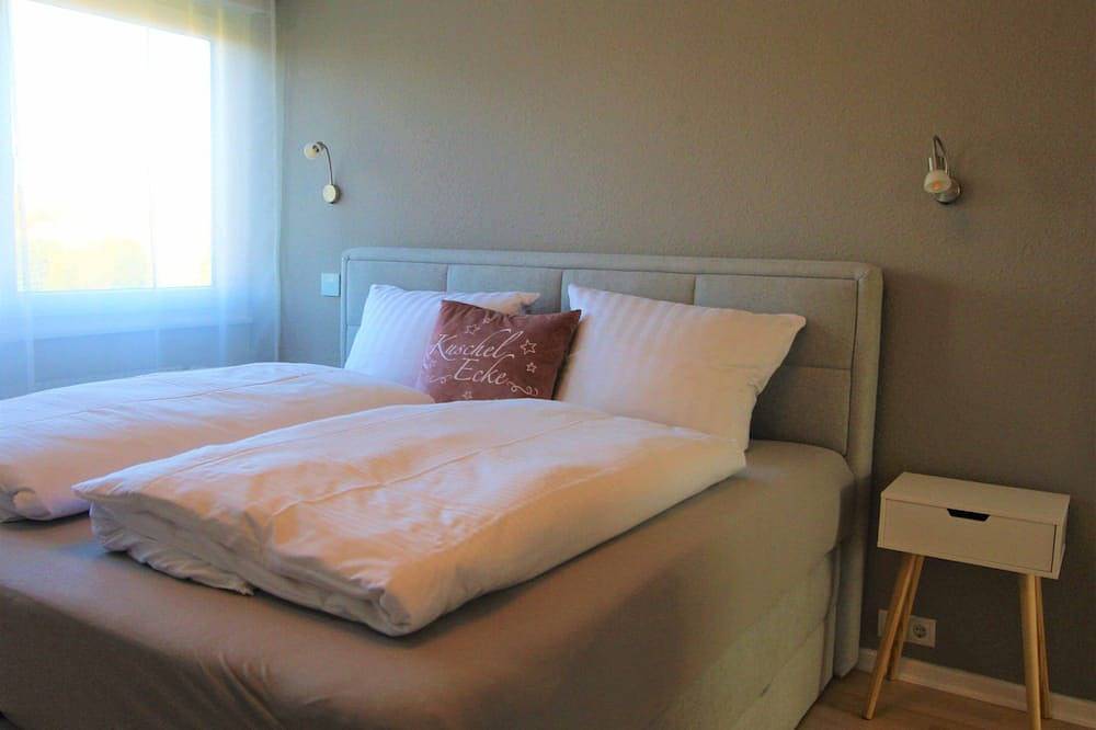 Ganze Wohnung, Ostsee Ferienwohnung 100qm bis 6 Pers., 1.000 qm eingezäunter Garten in Kraksdorf, Neukirchen