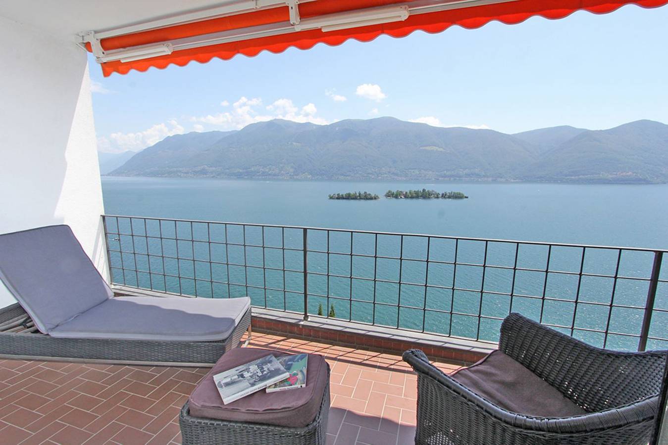 Ganze Wohnung, Grosszügige Wohnung mit herrlicher Panoramasicht auf den Brissagoinseln in Ronco sopra Ascona, Tessiner Alpen