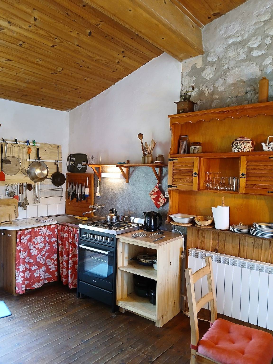 Entire apartment, Apartment 'Studio Dans Terrain De 30he' with Private Pool, Private Terrace and Wi-Fi in Hounoux, Limoux region