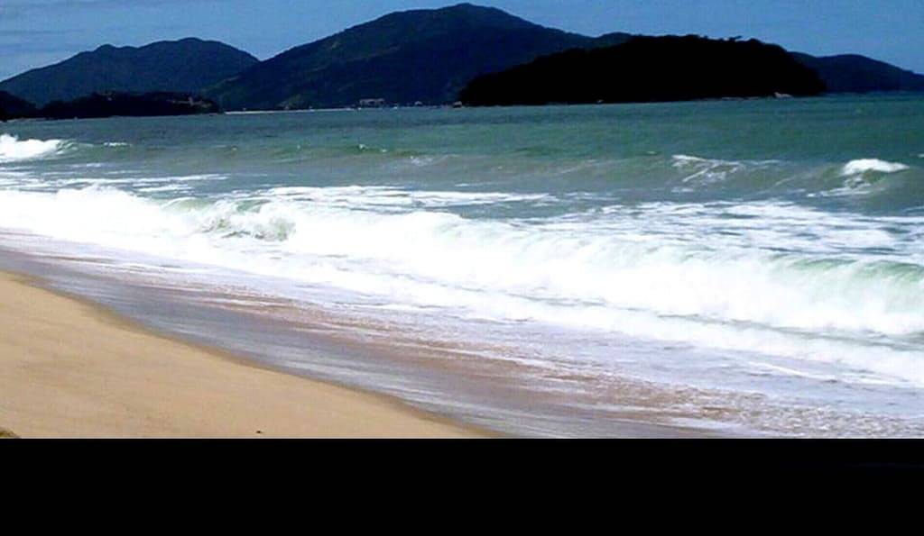 Haus Mit Schwimmbad Und Internet Gated Community, vor dem Strand von Massaguaçu. in Caraguatatuba, Região Metropolitana do Vale do Paraíba e Litoral Norte