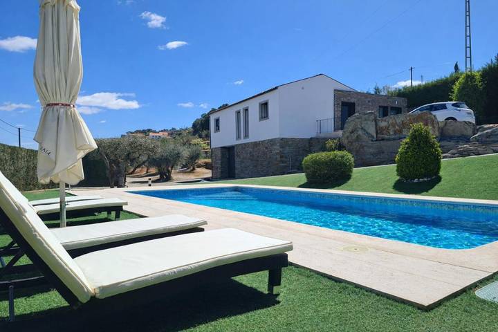 Location de vacances pour 6 personnes, avec jardin ainsi que vue et piscine dans Tabuaço - 2