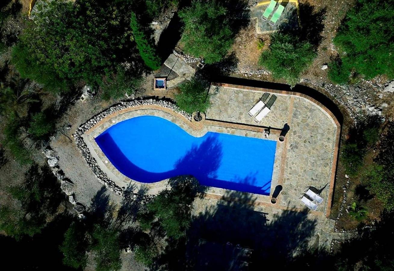 Ganzes Studio, Haustierfreundliches Ferienhaus 'Romantisches Paradies 1' mit Pool, Garten und Wlan in Montecorto, Andalusien