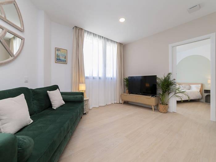 Entire holiday apartment, Aurora Stays by Charming Ii, Apartment for 4 with free parking in Madrid, Área Metropolitana de Madrid
