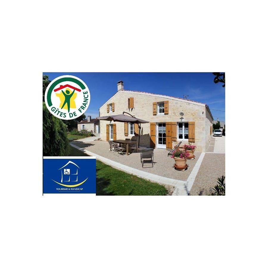 Two-Bedroom House in Saint-Porchaire, Région de Saintes