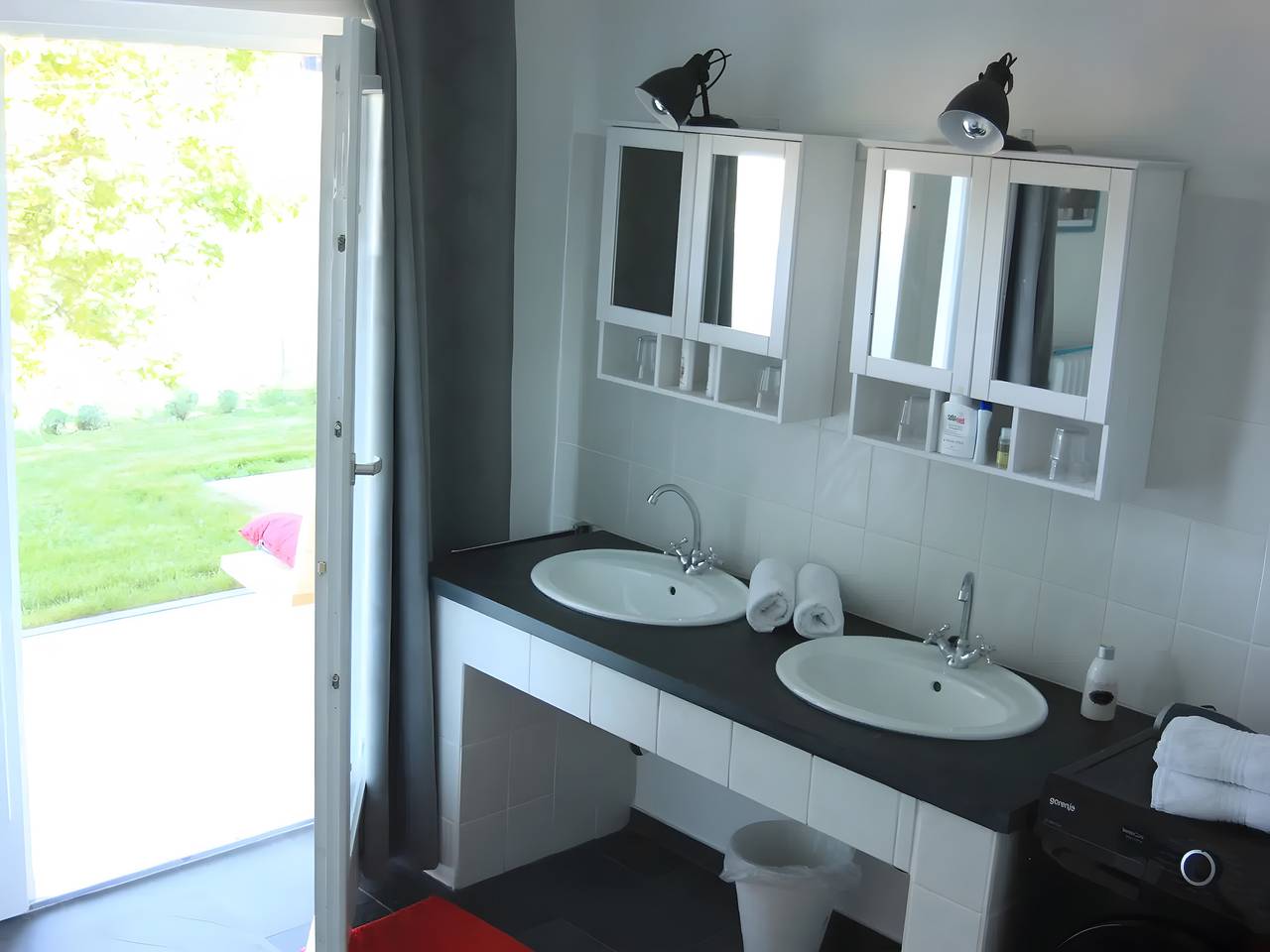 Café Pension Pfaus - 1 Ferienwohnung (4 pax), 3 Doppelzimmer und 1 Dreibettzimmer in Mühlenbach, Mittlerer Schwarzwald