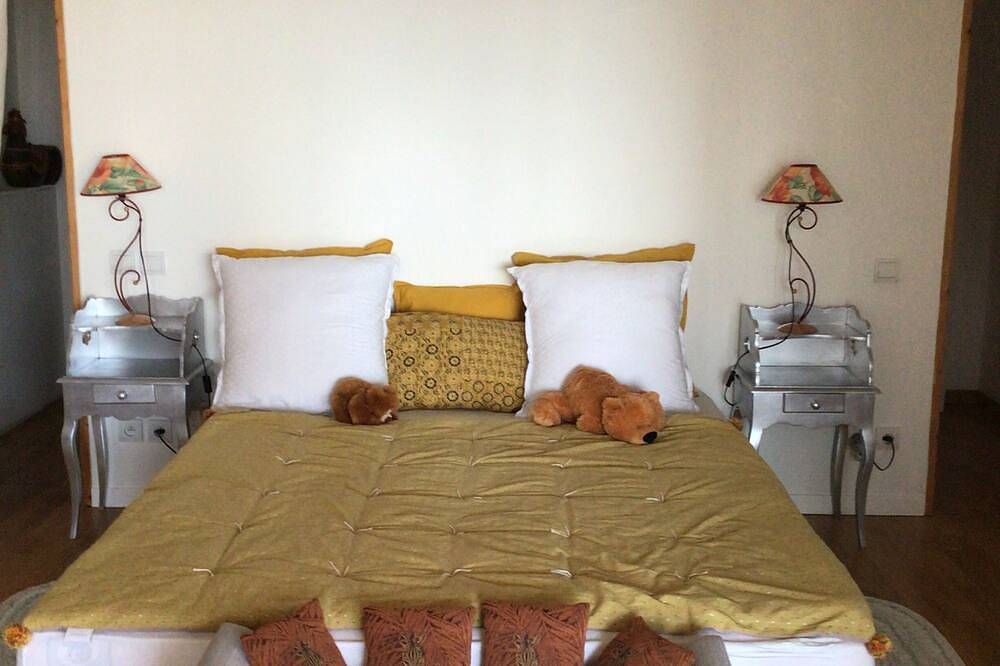 Entire apartment, Apartment in Ollioules in Ollioules, Toulon region