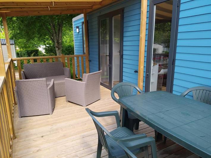 Camping pour 6 personnes, avec sauna et jacuzzi ainsi que piscine et jardin