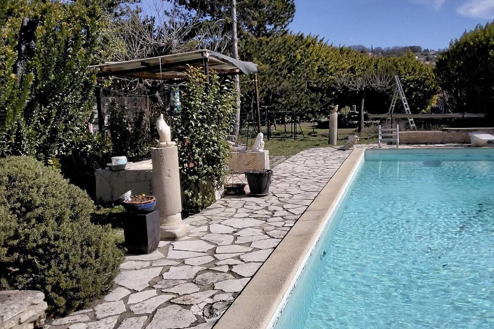 Mobil home climatisé 2 chambres + terrasse et piscine in Barjac, Région d'Alès