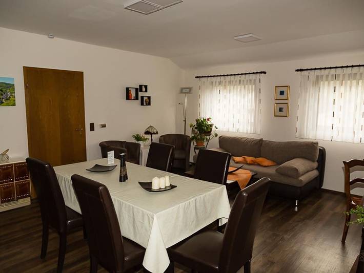 Ferienwohnung für 2 Personen, mit Sauna und Terrasse sowie Garten, kinderfreundlich in Monreal