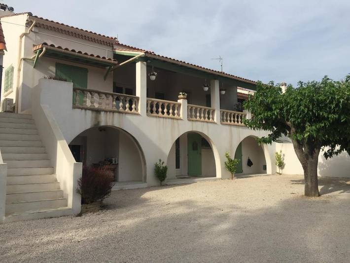 Location de vacances pour 2 personnes, avec jardin ainsi que piscine et vue à Aubagne - 3