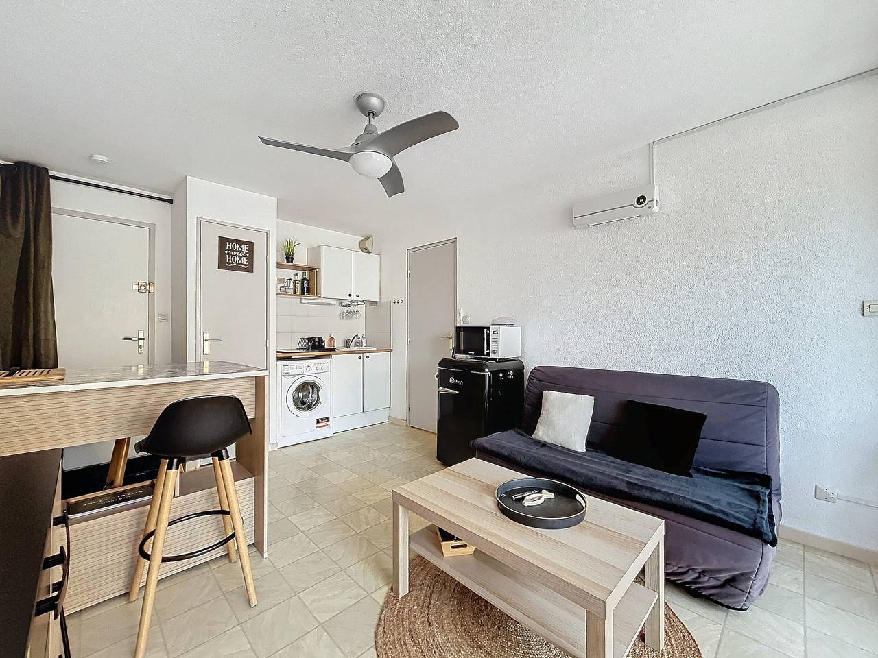 Entire apartment, 2-Bedroom Apartment with Terrace, Parking, Pool in La Côte Vermeille, Argelès-sur-Mer