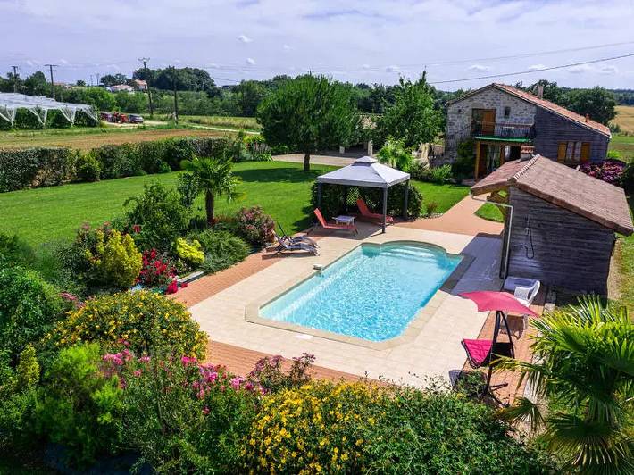 Location de vacances pour 6 personnes, avec Balcon ainsi que Terrasse et Piscine à Madaillan